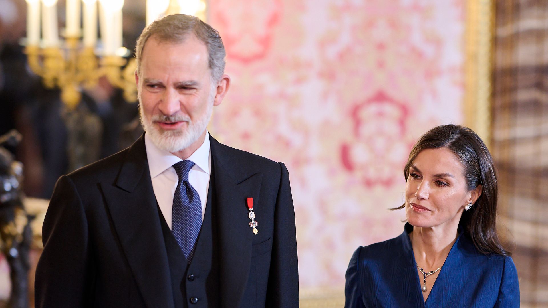 King Felipe grimacing next to Queen Letizia