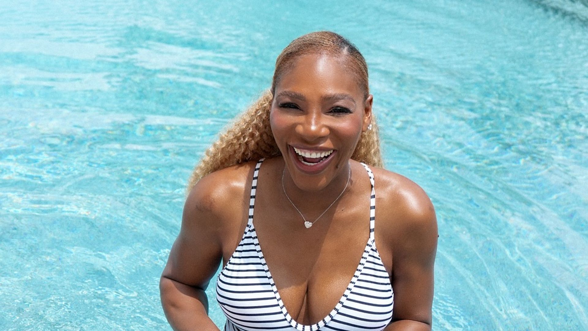 serena williams wearing swimsuit in swimming pool