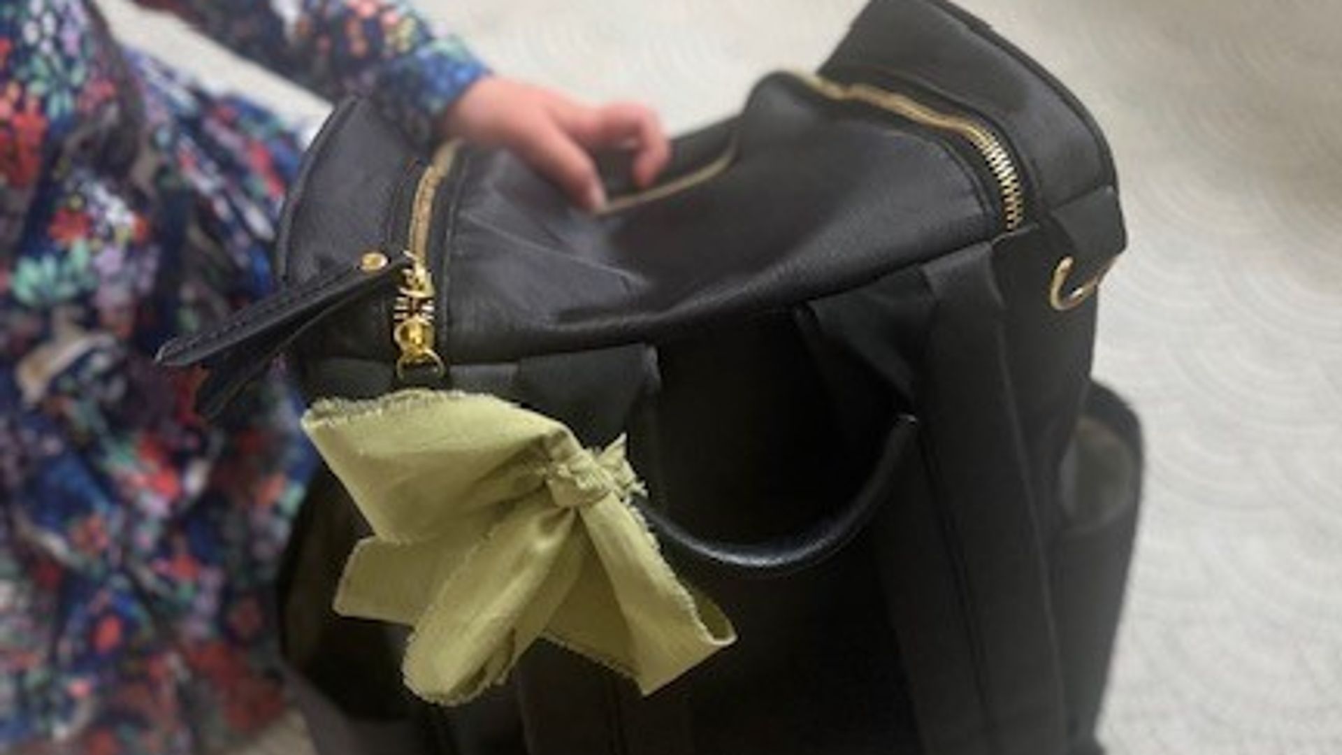 Bag with ribbon tied to it for the Mum Ribbon Movement