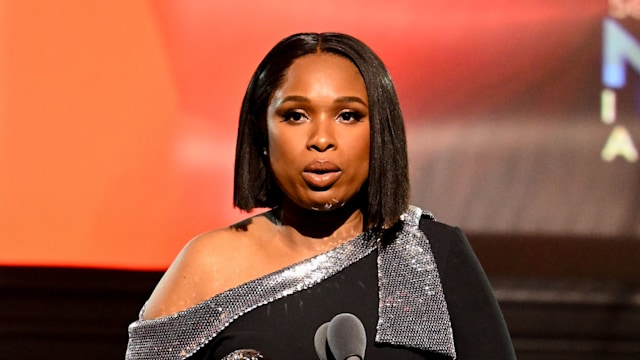 jennifer hudson on stage holding award