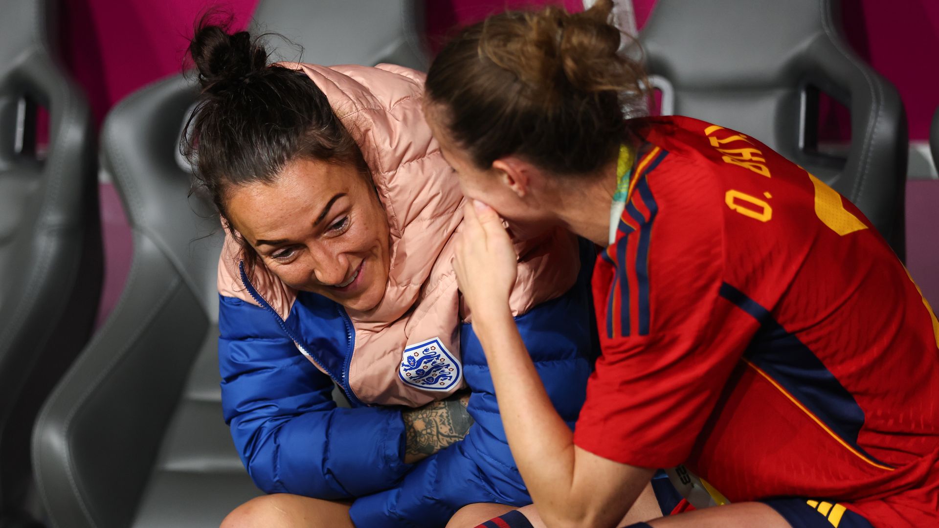Ona Batlle with her arms around Lucy Bronze