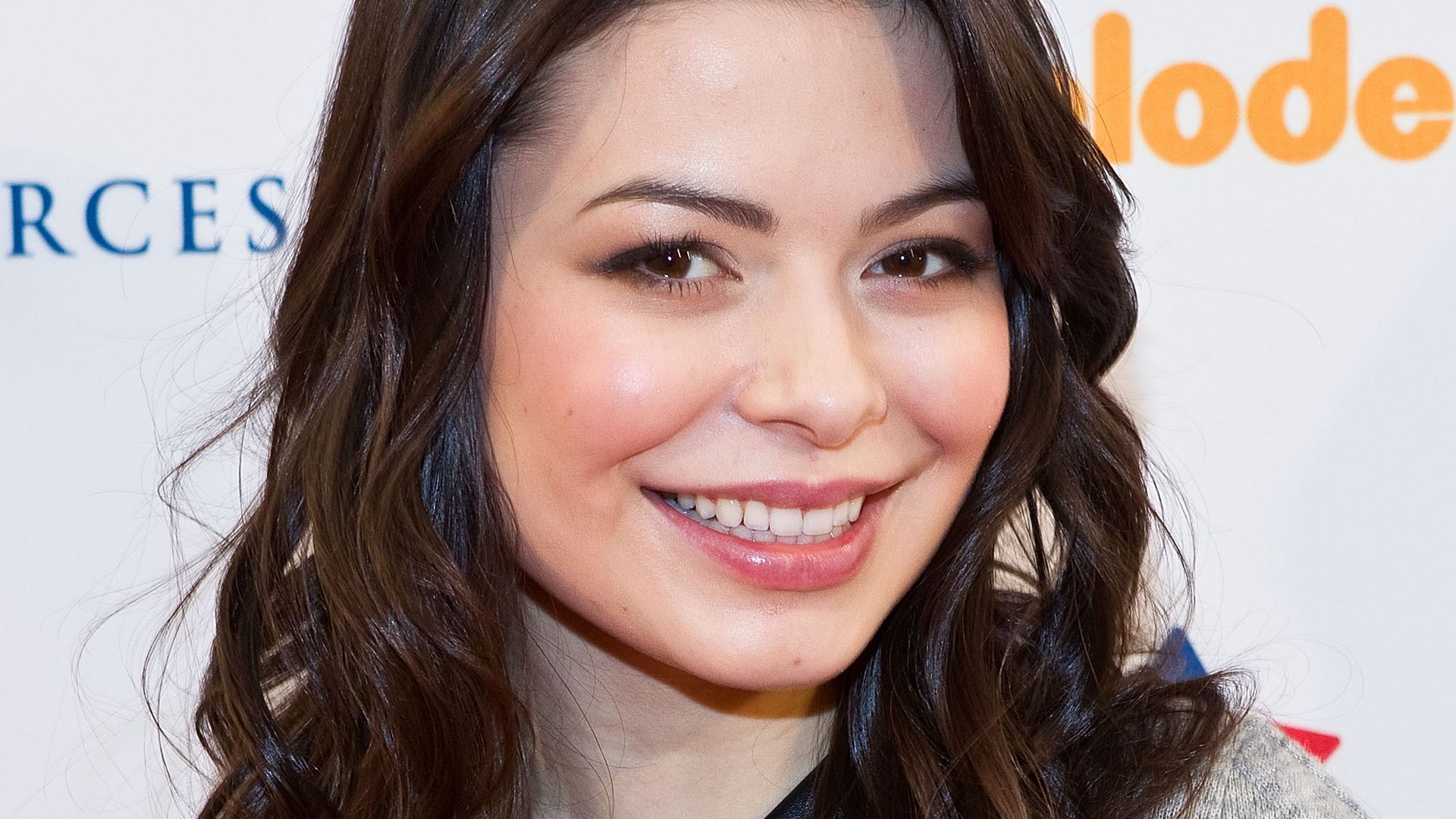ALEXANDRIA, VA - JANUARY 13:  iCarly actress Miranda Cosgrove poses for a photo backstage at a special military family screening of Nickelodeon's iCarly: iMeet The First Lady at Hayfield Secondary School on January 13, 2012 in Alexandria, Virginia.  (Photo by Paul Morigi/Getty Images for Nickelodeon)
