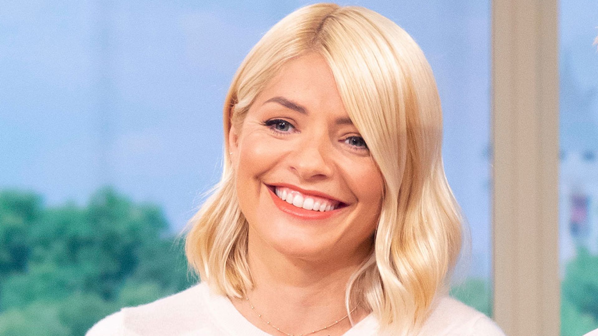 holly willoughby pink top