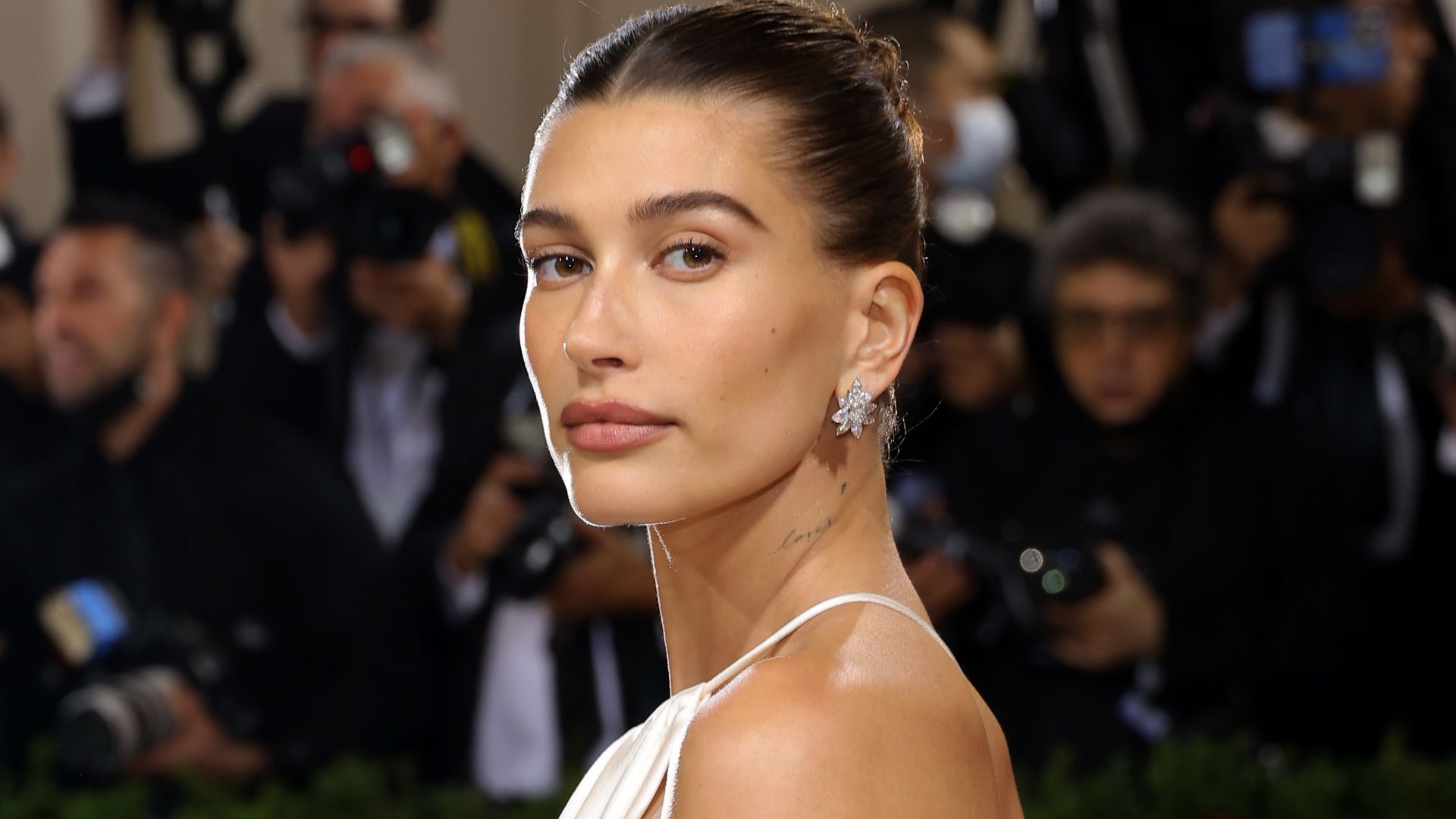 Hailey Bieber turned to her favourite brand for baby bump reveal, and you probably didn't notice