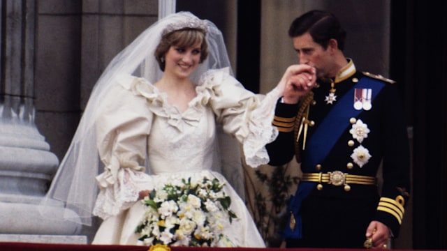 The then-Prince and Princess of Wales on the balcony of Buckingham Palace on their wedding day, 29th July 1981. 