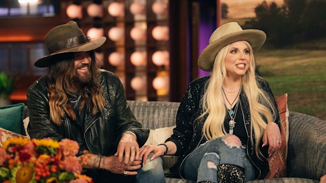THE KELLY CLARKSON SHOW -- Episode 7I011 -- Pictured: (l-r) Billy Ray Cyrus, Firerose -- (Photo by: Weiss Eubanks/NBCUniversal via Getty Images)