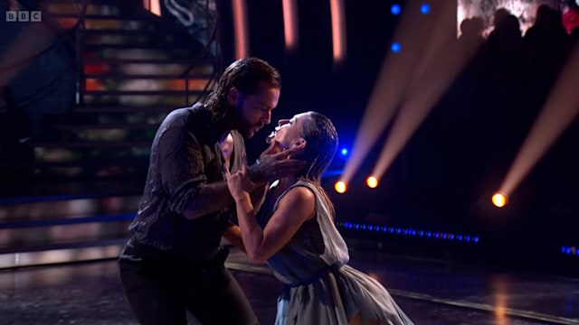 Pete Wicks and Jowita Przystal dancing a rumba