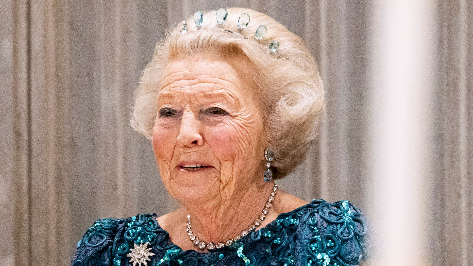 Queen Beatrix in blue gown