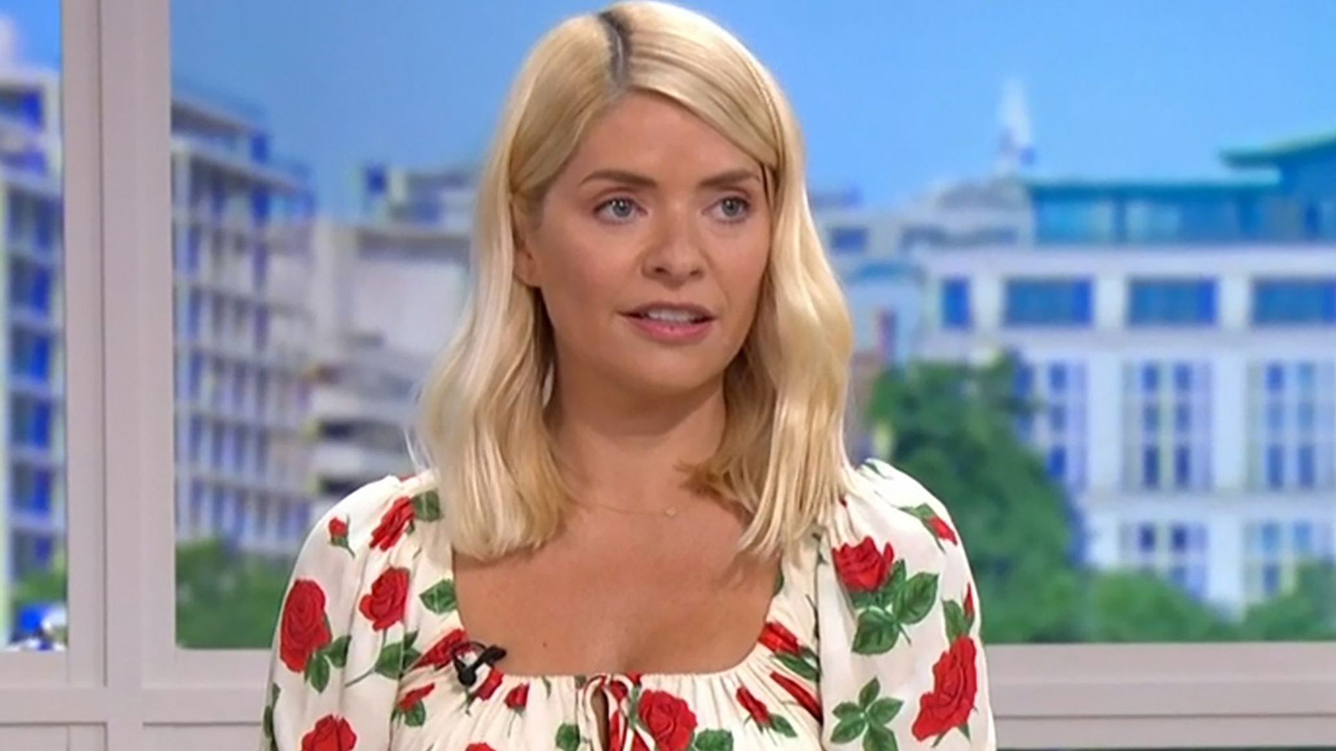 holly willoughby 2t