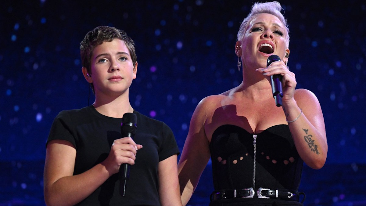 Pink’s teenage daughter Willow steals the show in an epic performance with her mom at the DNC