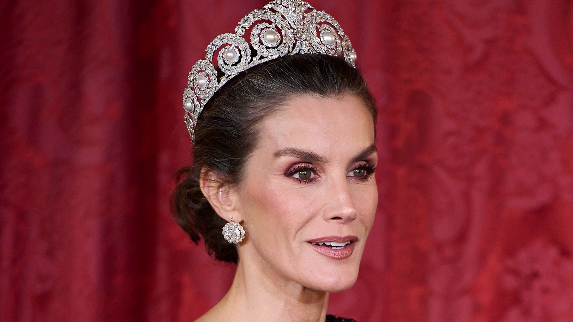 MADRID, SPAIN - NOVEMBER 26: Queen Letizia of Spain attends a dinner gala at the Royal Palace on November 26, 2025 in Madrid, Spain. (Photo by Carlos Alvarez/Getty Images)