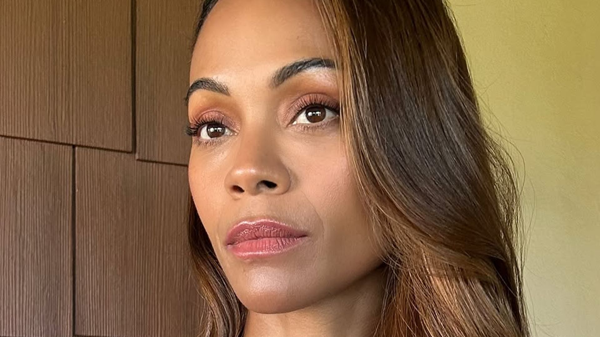 Zoe Saldana's hair is so glossy in a long bob hairstyle