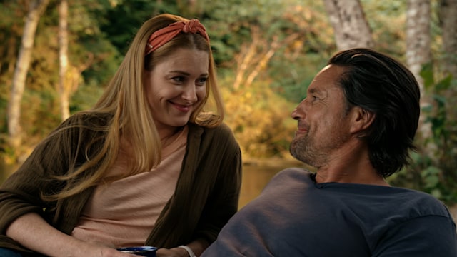 Alexandra Breckenridge and Martin Henderson in Virgin River