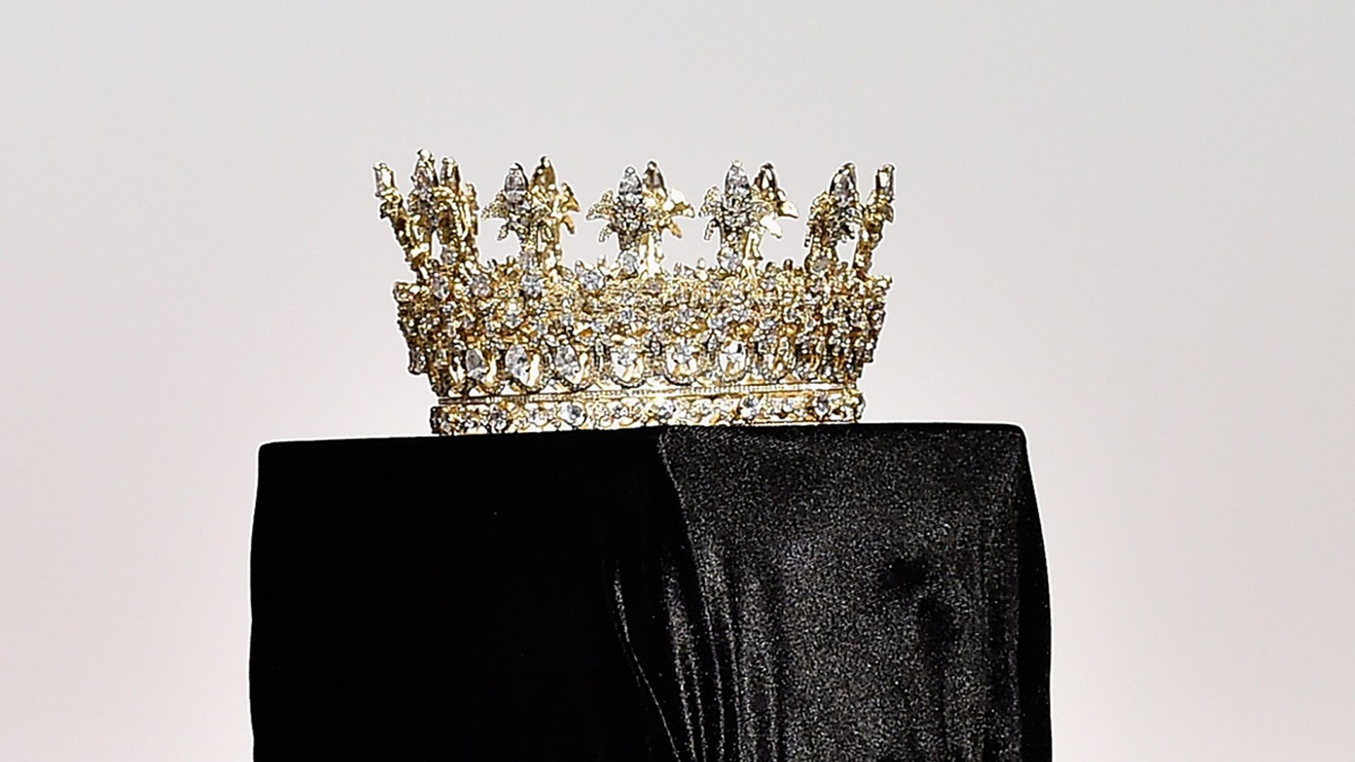 dubai crown