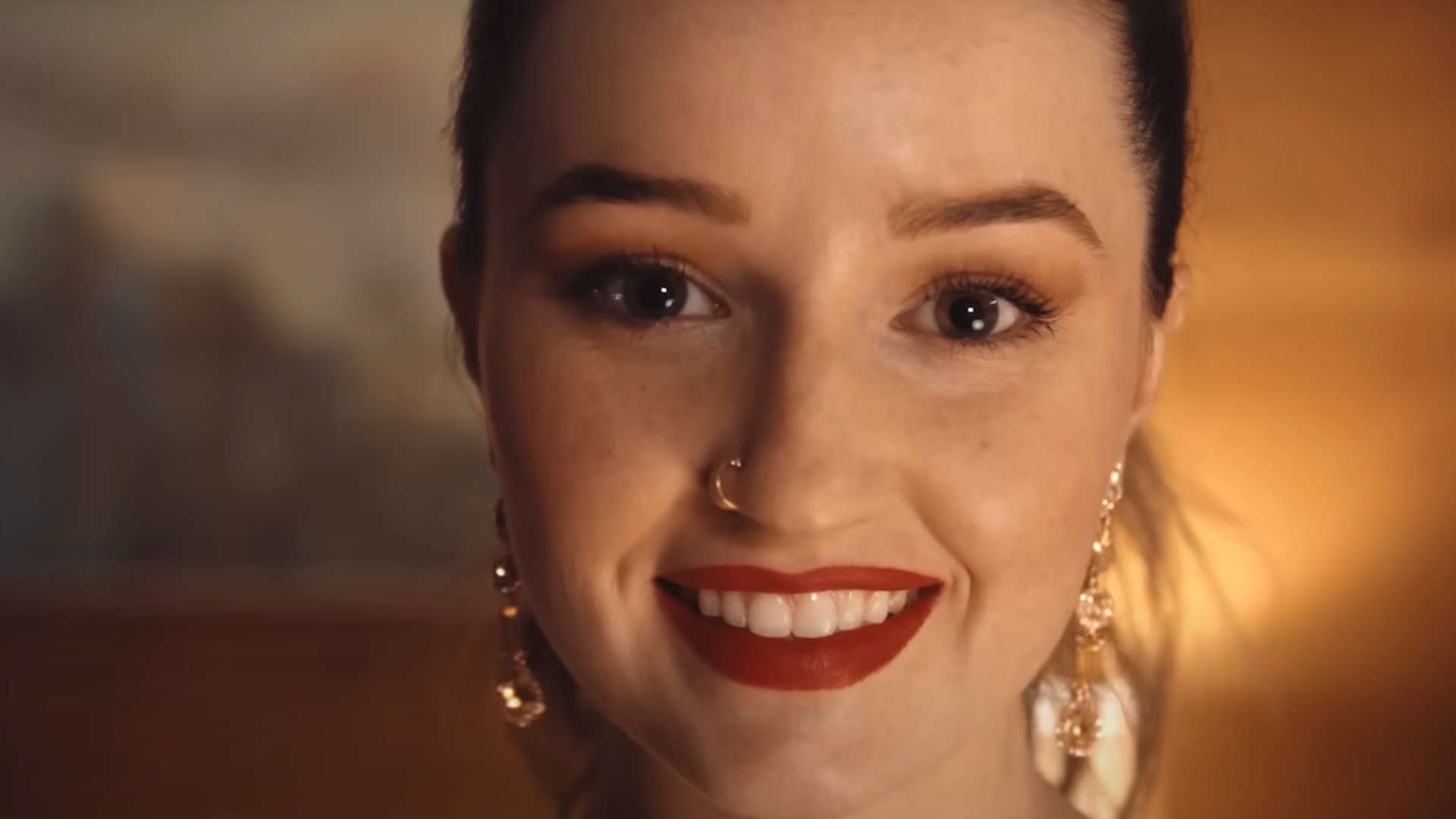 Kaitlyn Dever in Apple Cider Vinegar