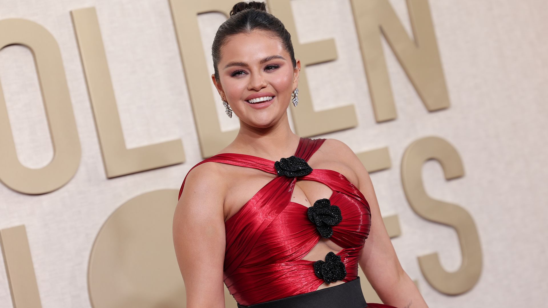 Selena Gomez has Marilyn Monroe moment as she graces the Golden Globes in red hot gown