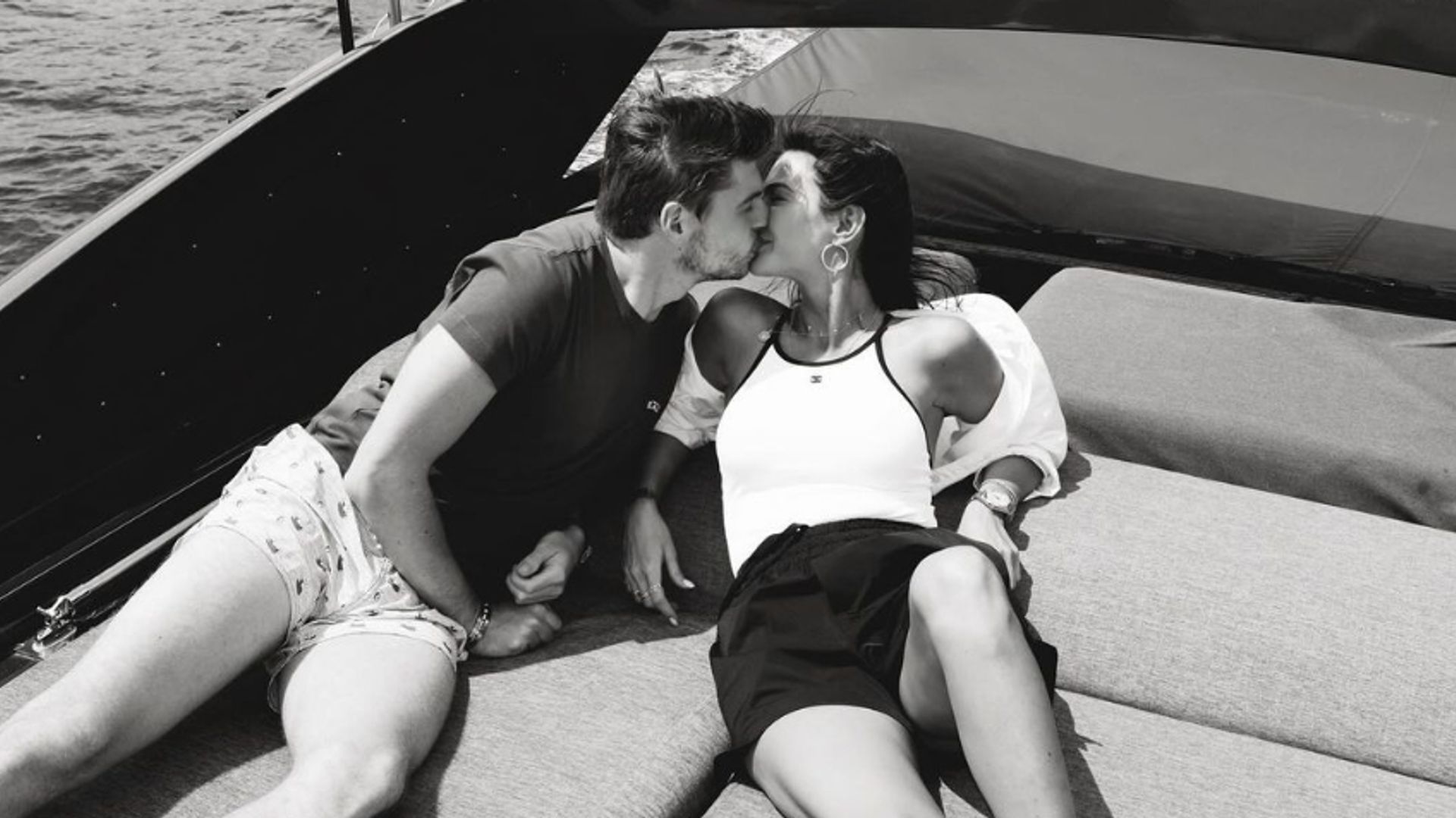 Black-and-white photo of Max Verstappen and Kelly Piquet kissing