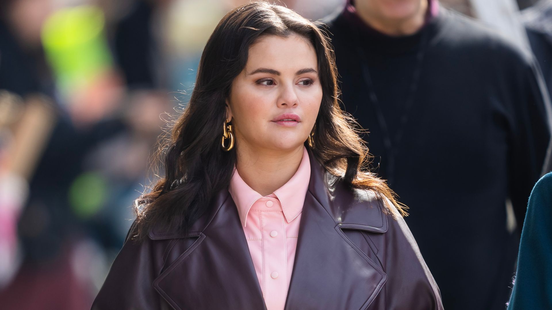 Selena Gomez borrows from Emily Ratajkowski with makeup-free beauty trick