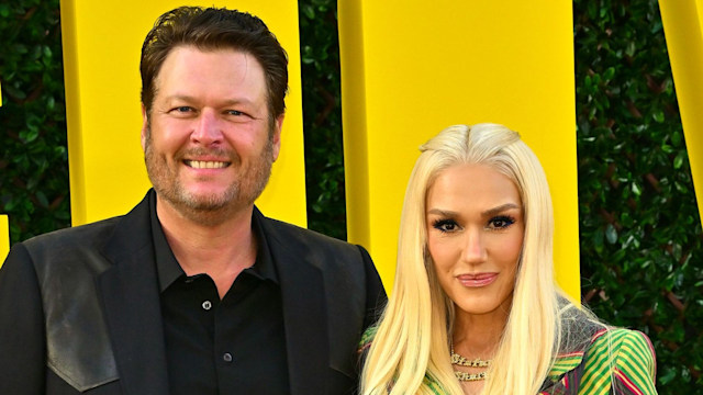 Blake Shelton and Gwen Stefani posing at film premiere in front of yellow background