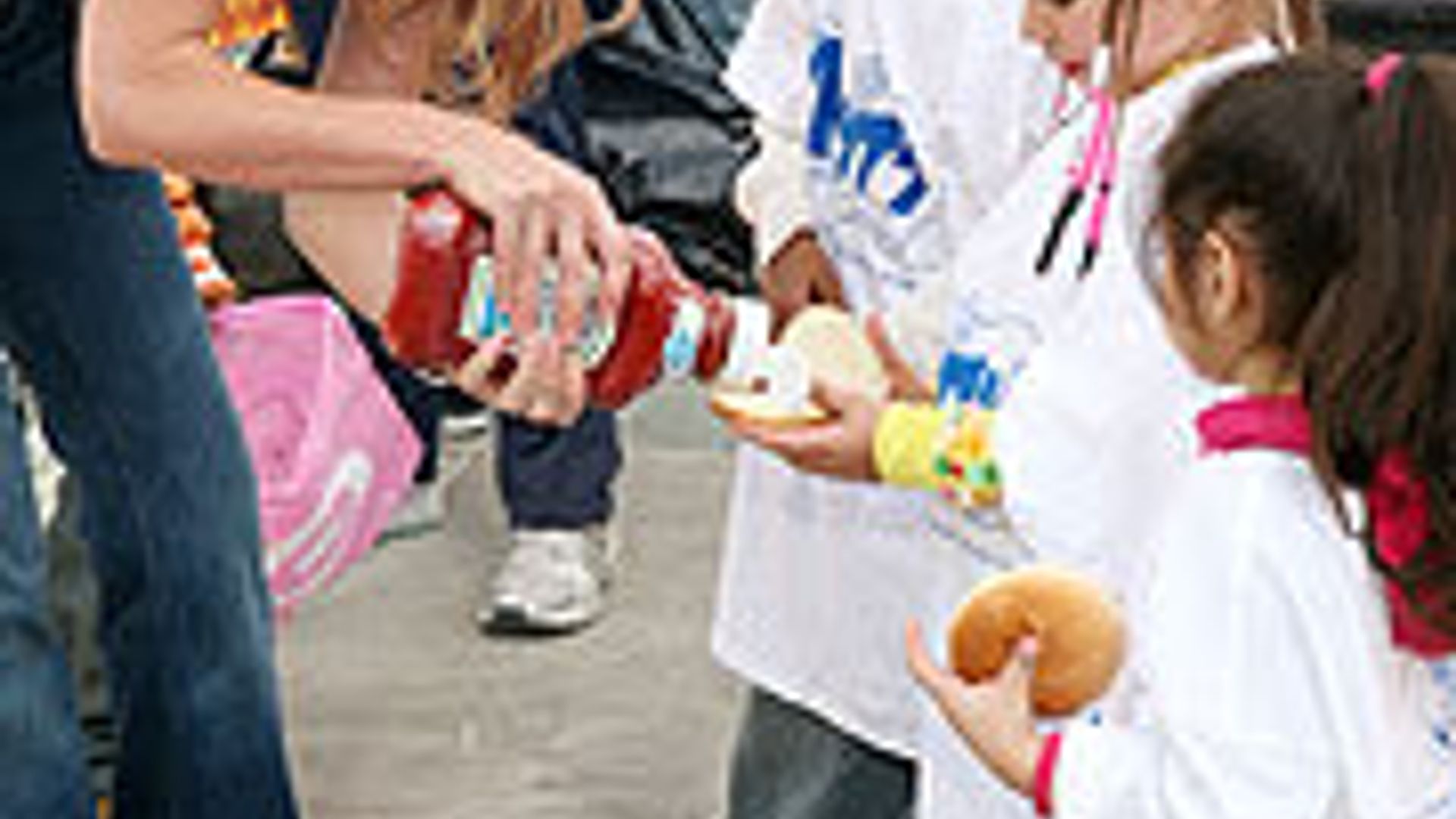 Heather Mills donates 1 million of food at BBQ HELLO!