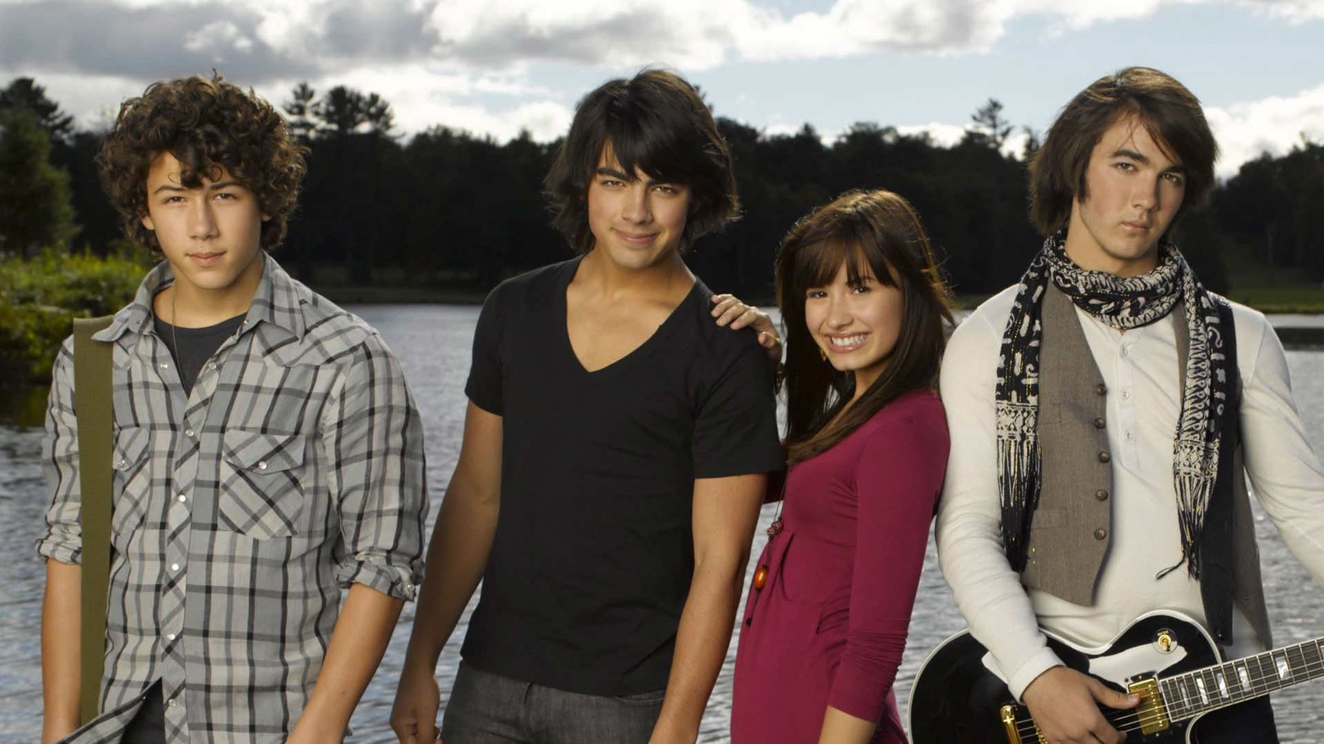 Nick Jonas, Joe Jonas, Demi Lovato, Kevin Jonas
Camp Rock - 2008
Director: Matthew Diamond
Disney Channel
USA
TV Portrait
Musical