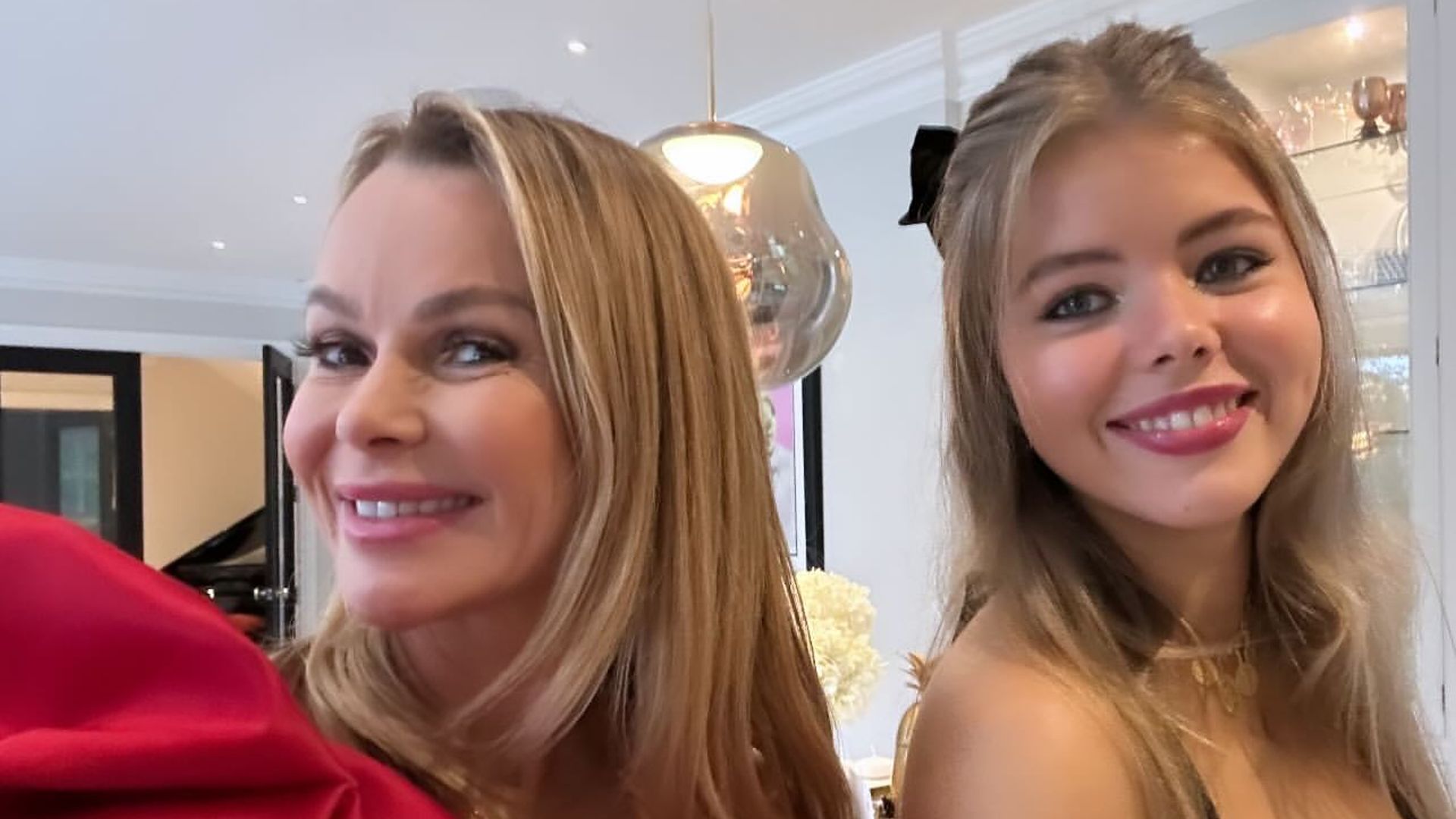 The star looked stunning in a red dress alongside her daughter Lexi