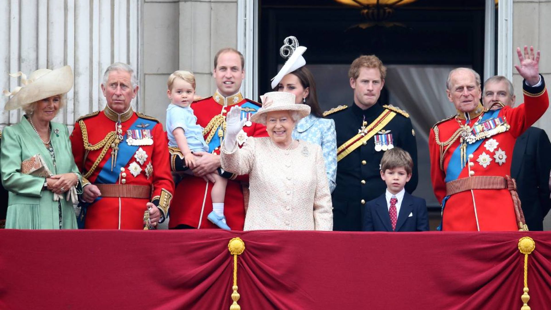 the queen royal family staff coronavirus