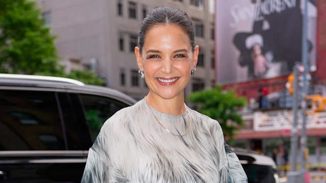katie holmes smiling at camera walking in nyc