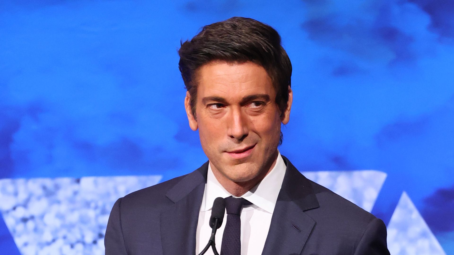 David Muir's rugged look in new vacation photos with rarely-seen family cause a stir