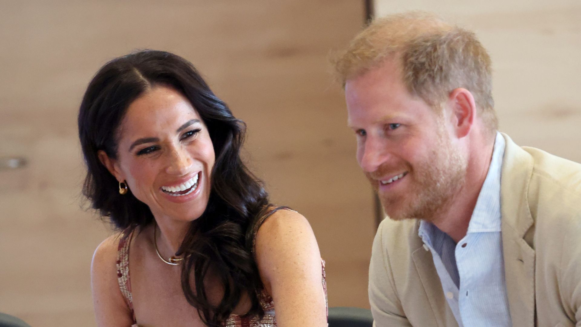 meghan laughing at harry in colombia