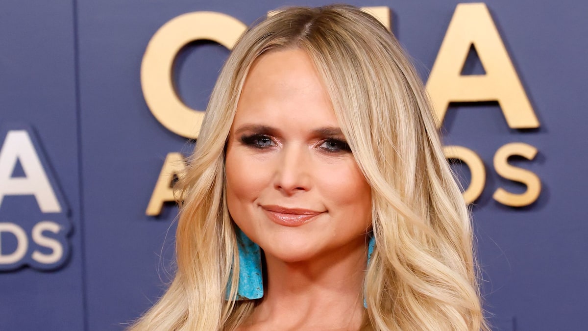 Miranda Lambert's wild new look has fans saying the same thing