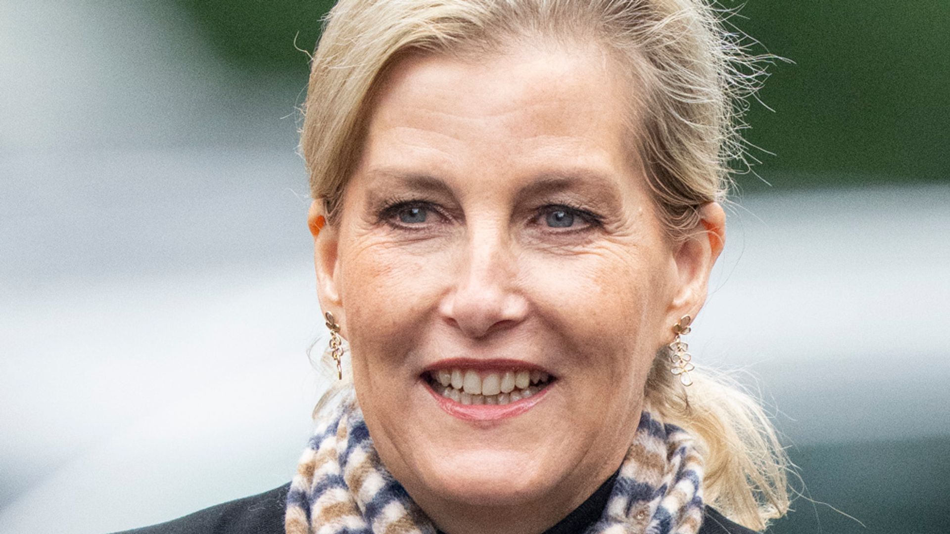 Duchess Sophie finesses the quickest shoe change