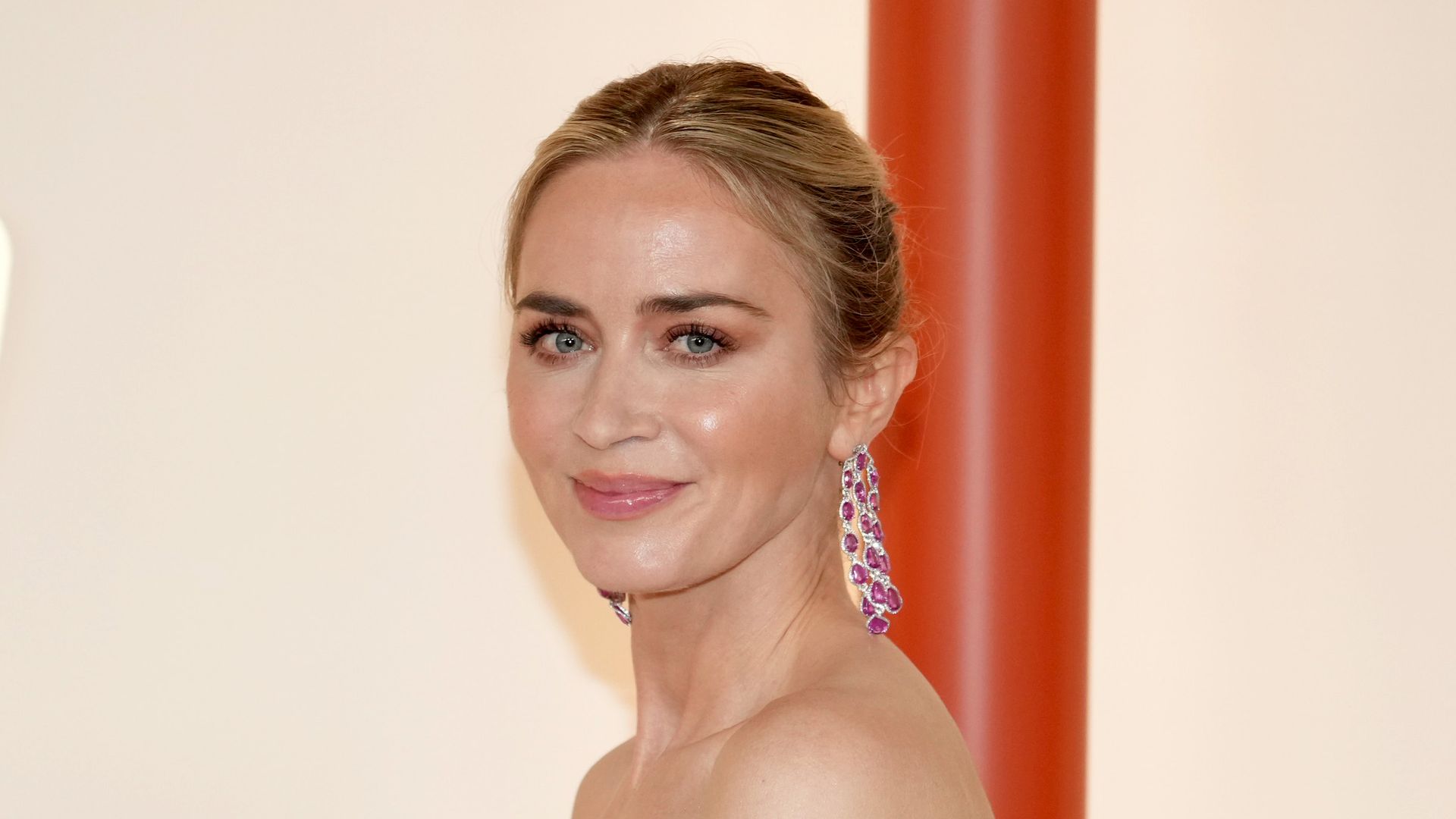 Emily Blunt in white strapless look