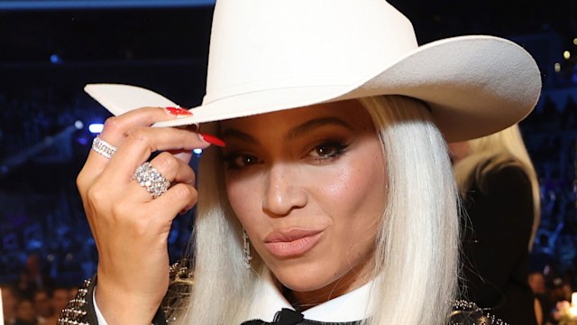 beyonce in cowboy hat at 2024 grammys