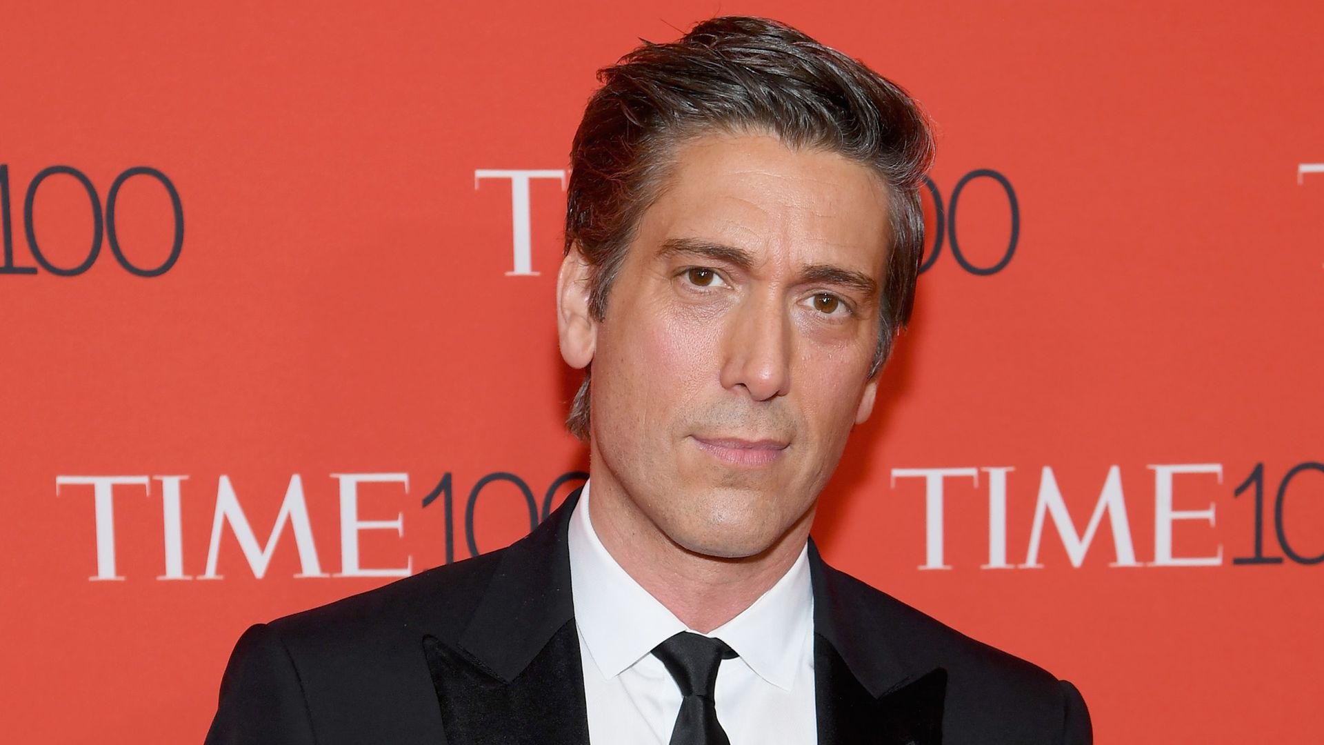 David Muir supported by ABC colleagues as he shares news close to home