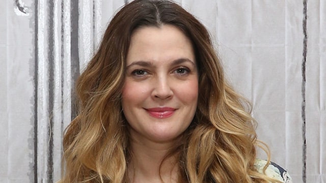 drew barrymore bedroom selfie fans notice one thing