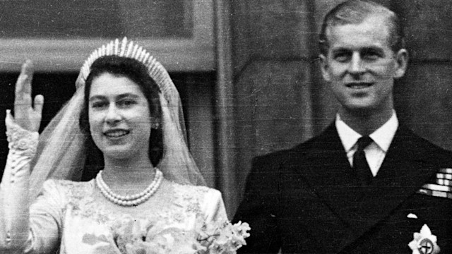 Princess Elizabeth and the Duke of Edinburgh waving to crowds on the balcony of Buckingham Palace after their wedding