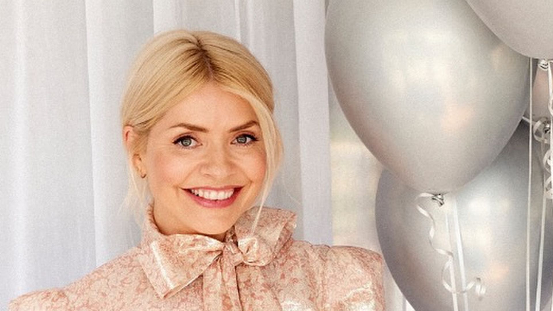 Holly Willoughby rocks epic sequin dress