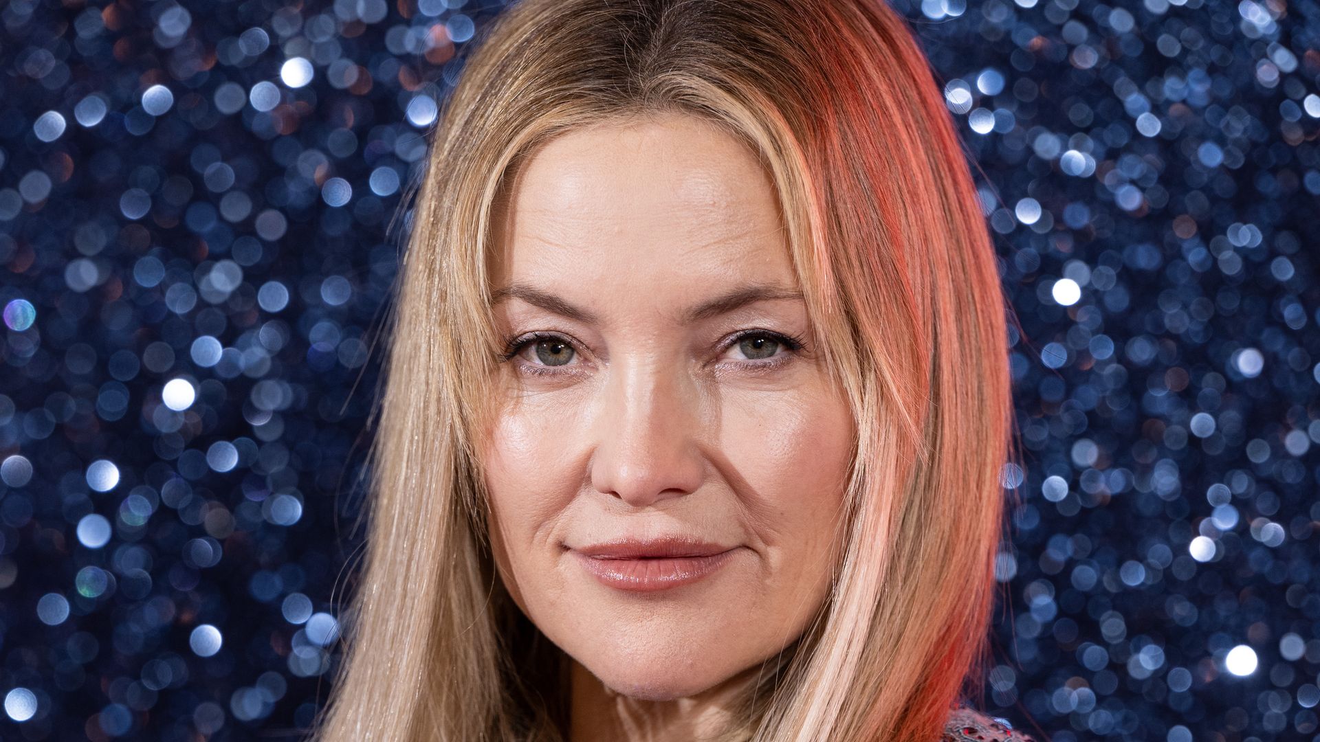 Kate Hudson in a blue lace dress