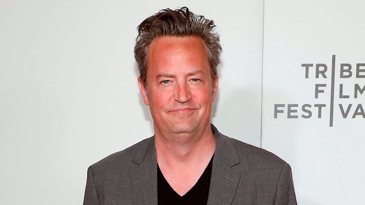 Friends star Matthew Perry rushed to hospital after suffering ruptured ...