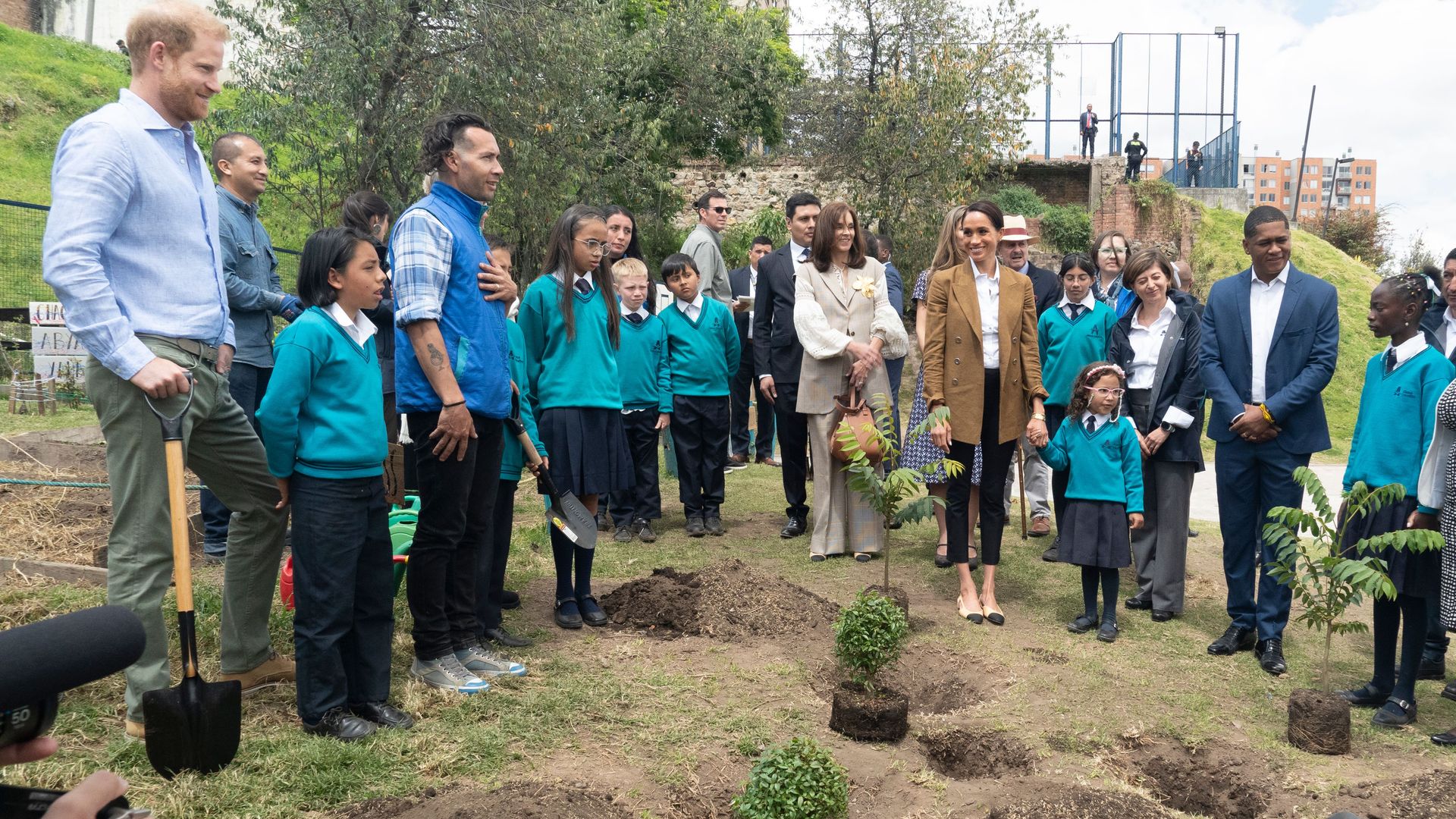 Meghan markle in garden with children