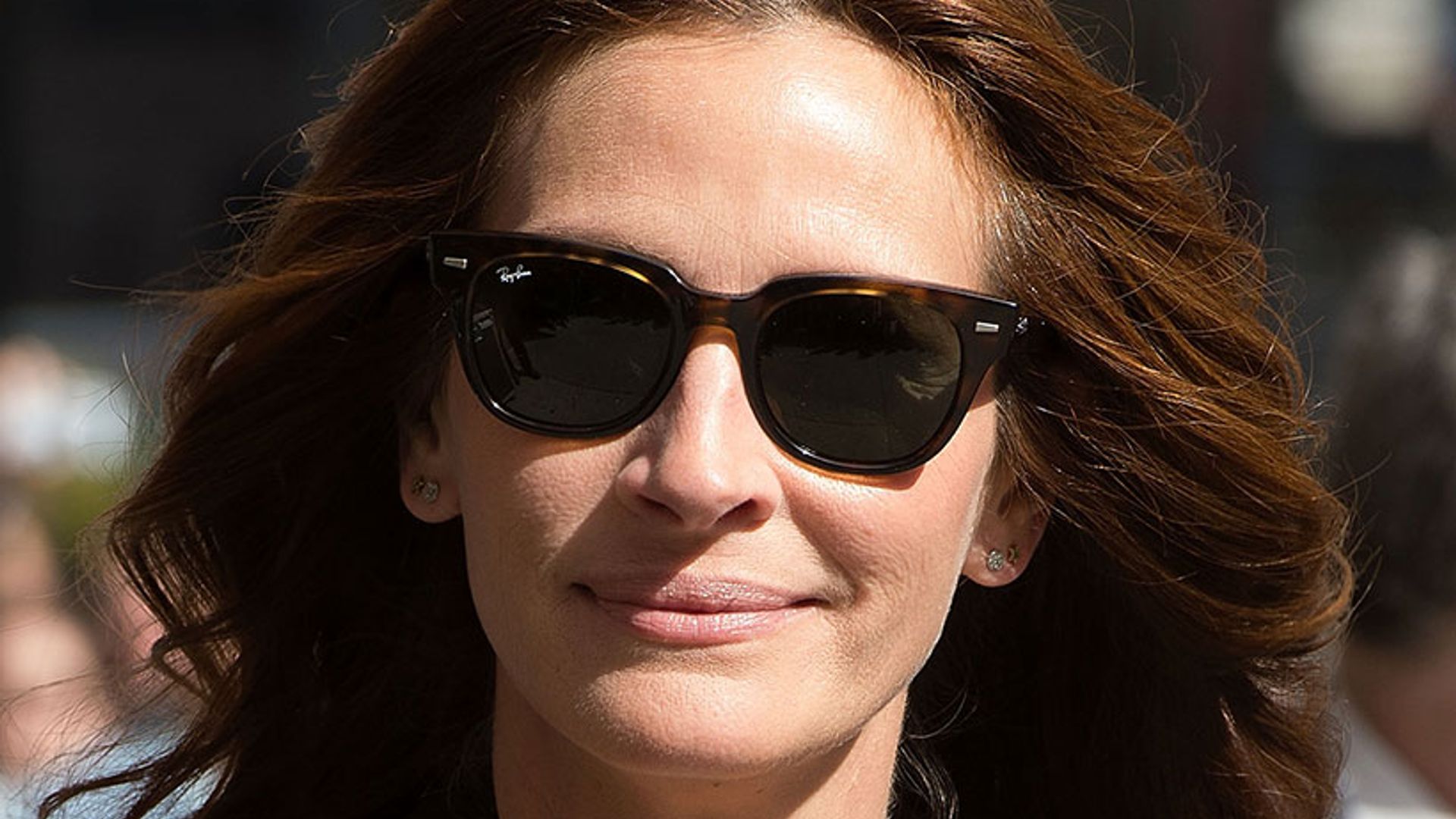 Ray-Ban is bringing back Julia Roberts' favourite sunglasses | HELLO!