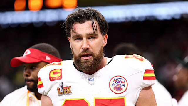 travis kelce on the field super bowl