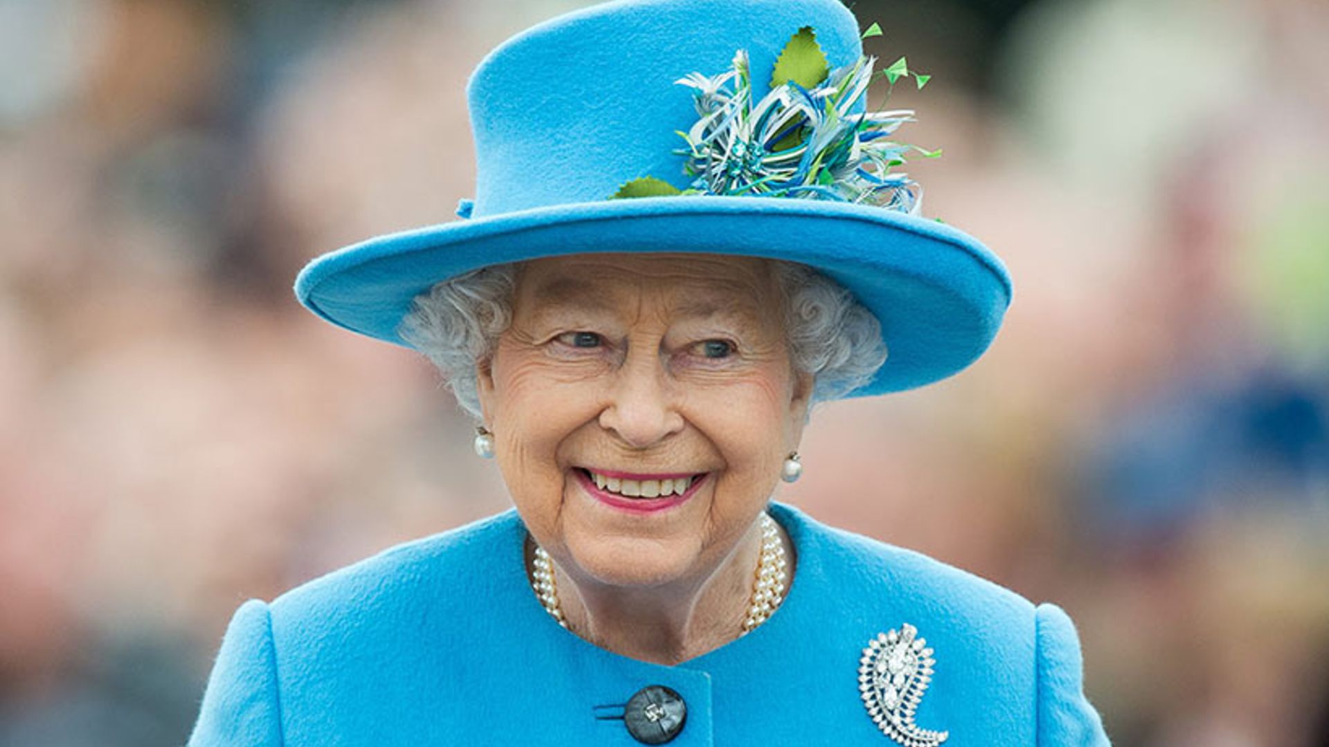 queen elizabeth blue hat