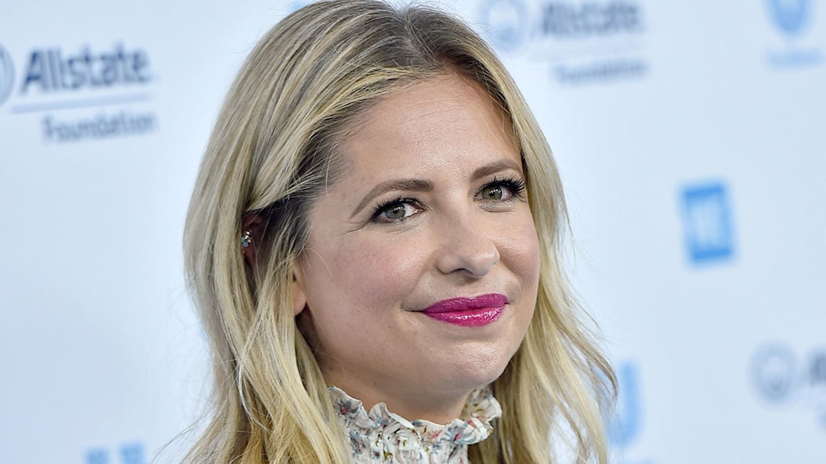 Sarah Michelle Gellar shares flawless swimsuit photo for special ...