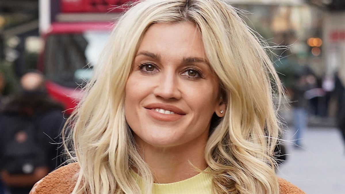 Ashley Roberts Channels 90s Fashion In Flared Topshop Jeans 