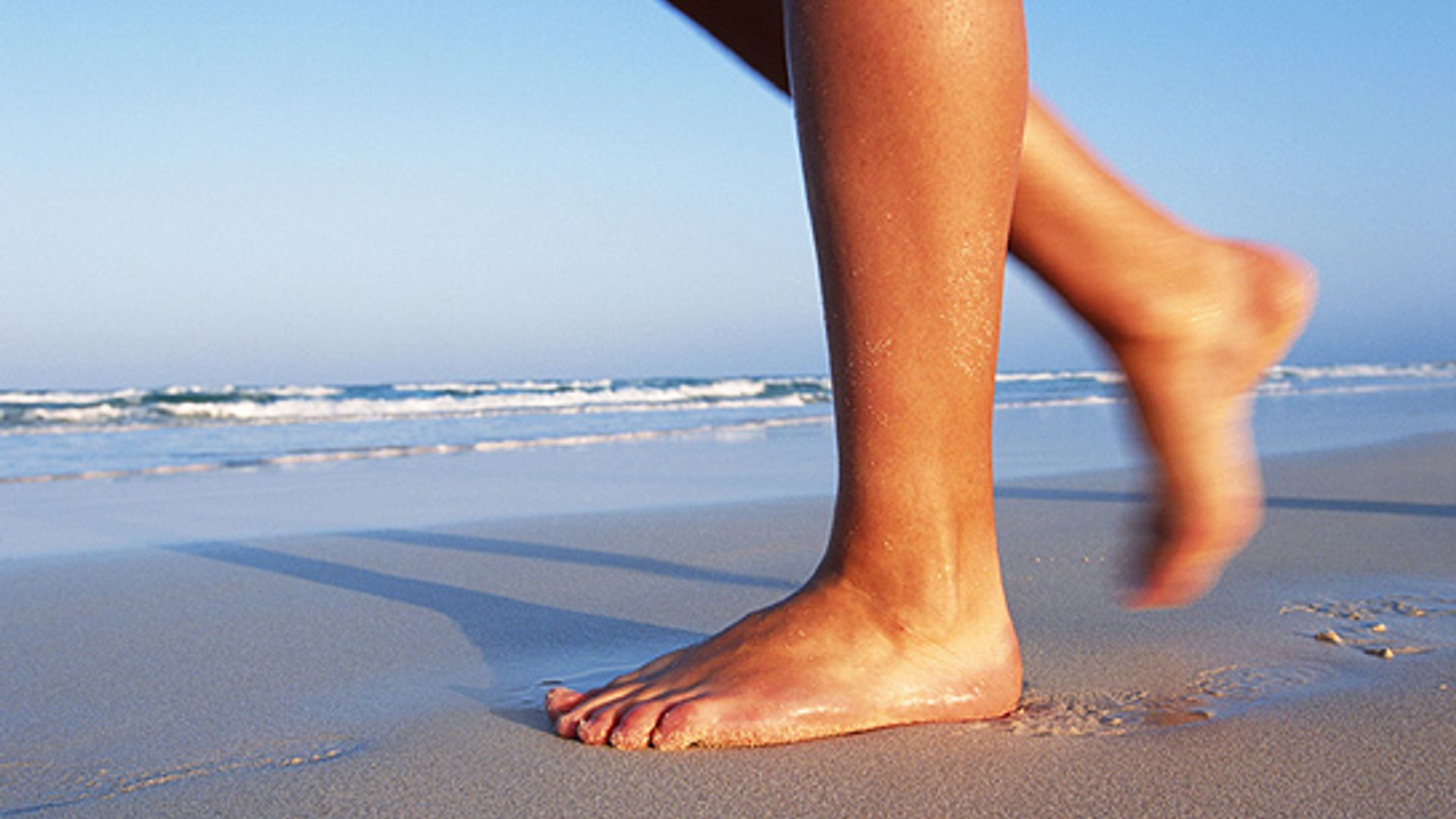 4 Health Benefits of Walking on the Beach - Tips for Walking on Sand