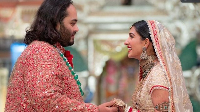 Radhika Merchant facing eachother Anant Ambani