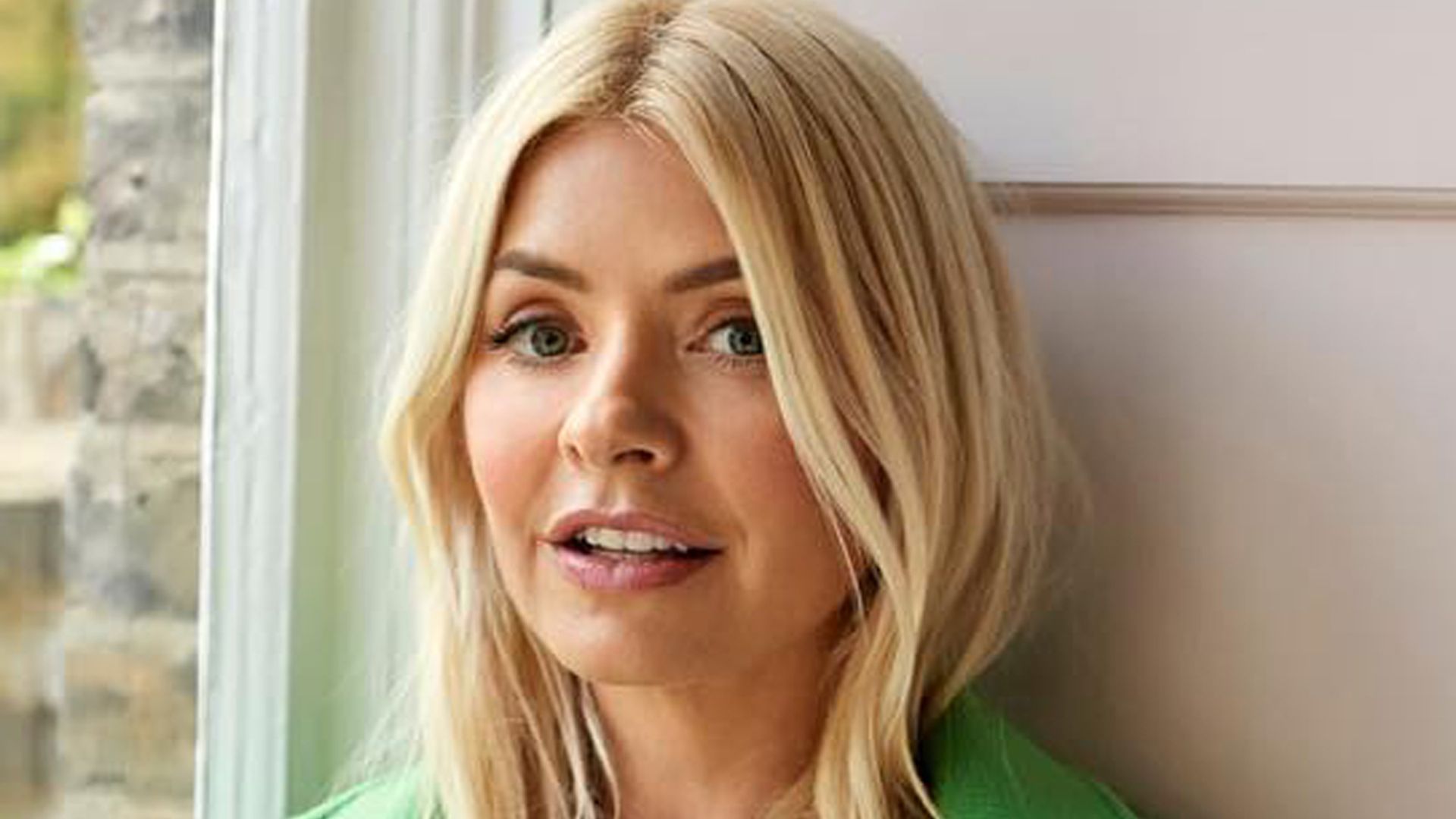 holly willoughby dancing on ice dress beautiful