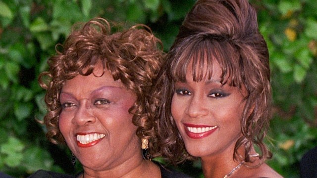 Singer Whitney Houston and mother Cissy Houston attend the World Music Awards Ceremony on May 4, 1994 in Monaco, Monaco.